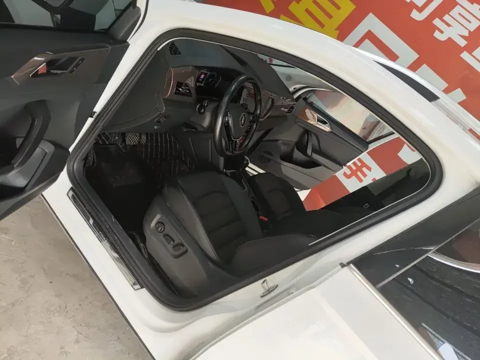 Volkswagen Tharu tuyue 2022 280TSI 2WD Deluxe Edition 2022 — thumbnail 2