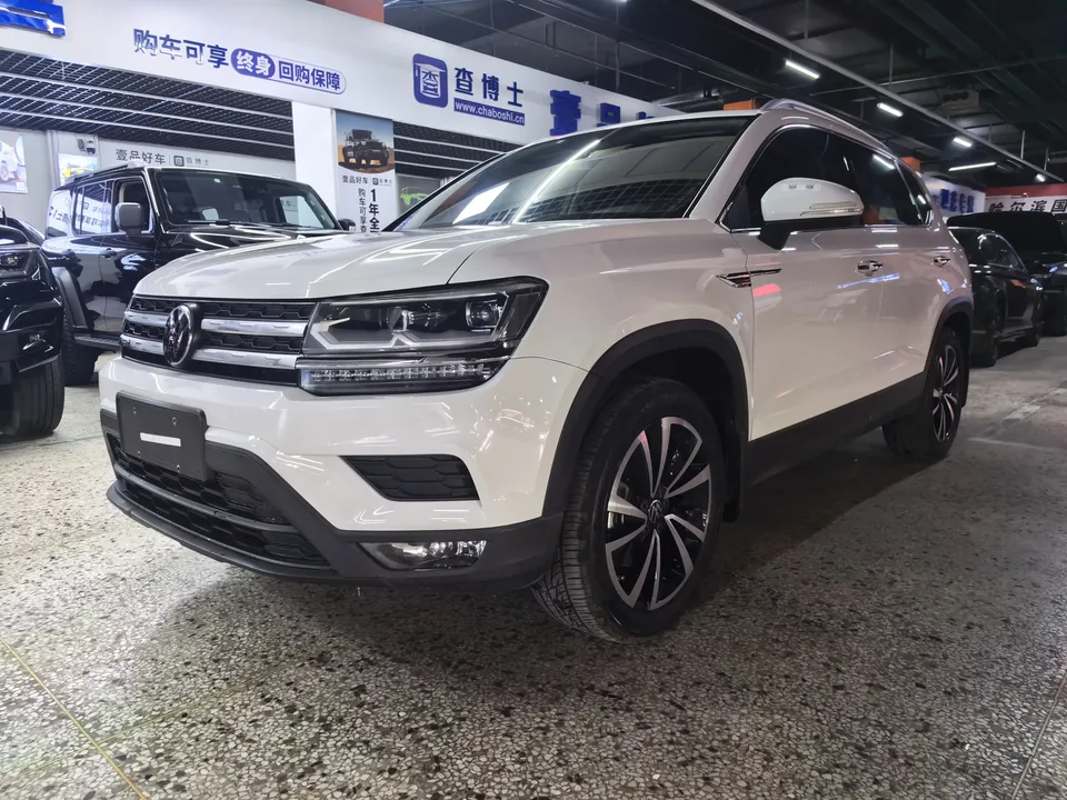 Volkswagen Tharu tuyue 2022 280TSI 2WD Deluxe Edition 2023 — photo 1, buy with delivery to Moscow