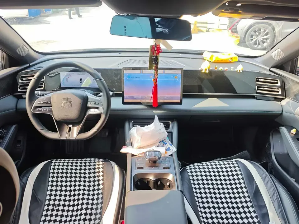 BYD Qin L DM Qin L DM 2025 DM-i 80KM Intelligent Driving Edition 2024 — thumbnail 4