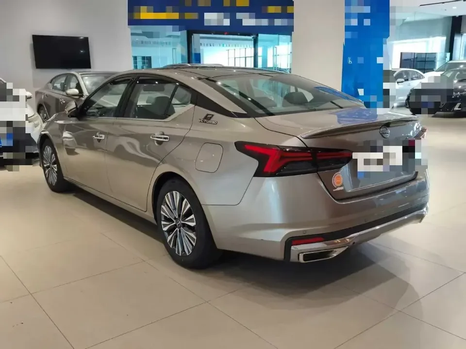 Nissan Altima Sound of nature 2022 2.0L XL-Upr Premium Edition 2022 — thumbnail 4