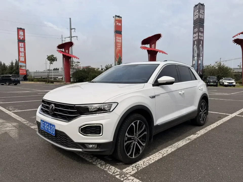 Volkswagen T-Roc TANG 2022 280TSI DSG 2WD Comfort PLUS 2023 — photo 1, buy with delivery to Moscow