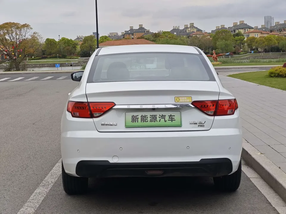 Geely Emgrand EV Emgrand EV 2022 Pro online version of lithium iron phosphate 2024 — thumbnail 2