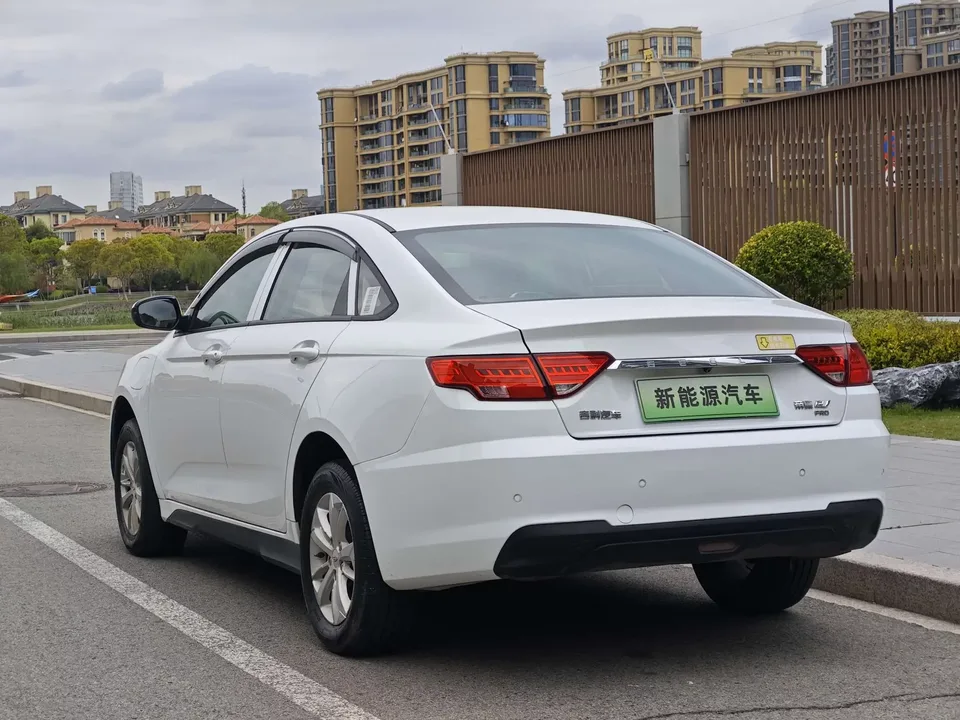 Geely Emgrand EV Emgrand EV 2022 Pro online version of lithium iron phosphate 2024 — thumbnail 4