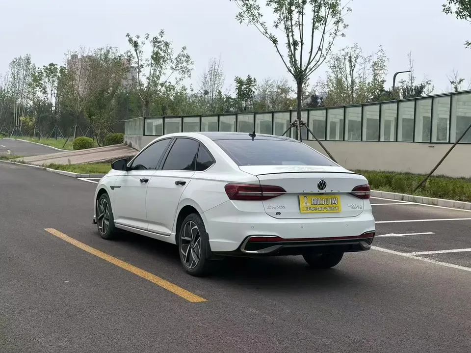 Volkswagen Lavida Lavida 2023 280TSI DSG Starry Sky Forever Edition 2022 — photo 1, buy with delivery to Moscow