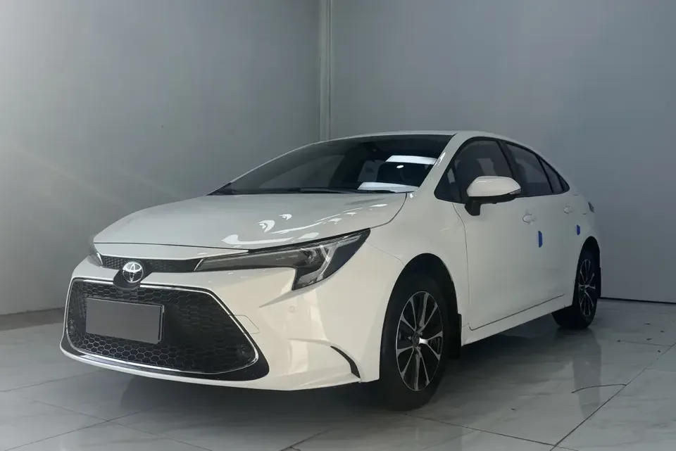 Toyota Levin Lei Ling 2022 185T CVT Deluxe Edition 2023 — photo 1, buy with delivery to Moscow