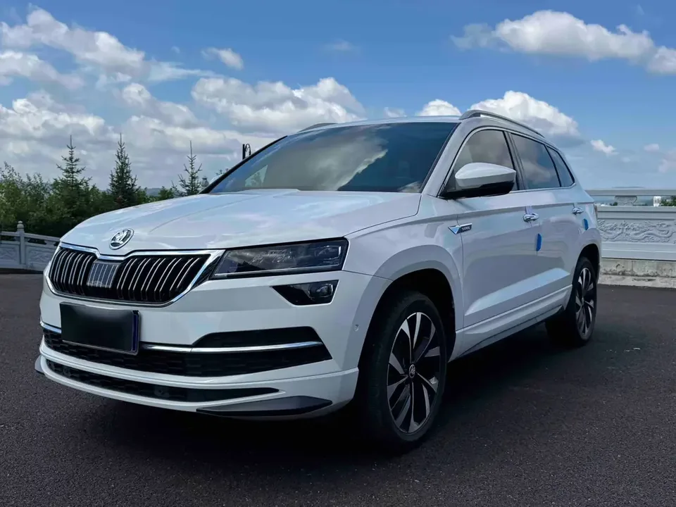 Skoda Karoq Korok 2022 TSI280 Luxury Edition 2022 — photo 1, buy with delivery to Moscow