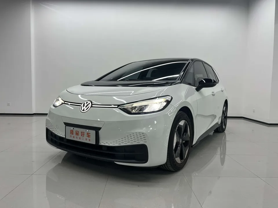 Volkswagen ID.3 Volkswagen ID.3 2025 Smart Model 2025 — photo 1, buy with delivery to Moscow
