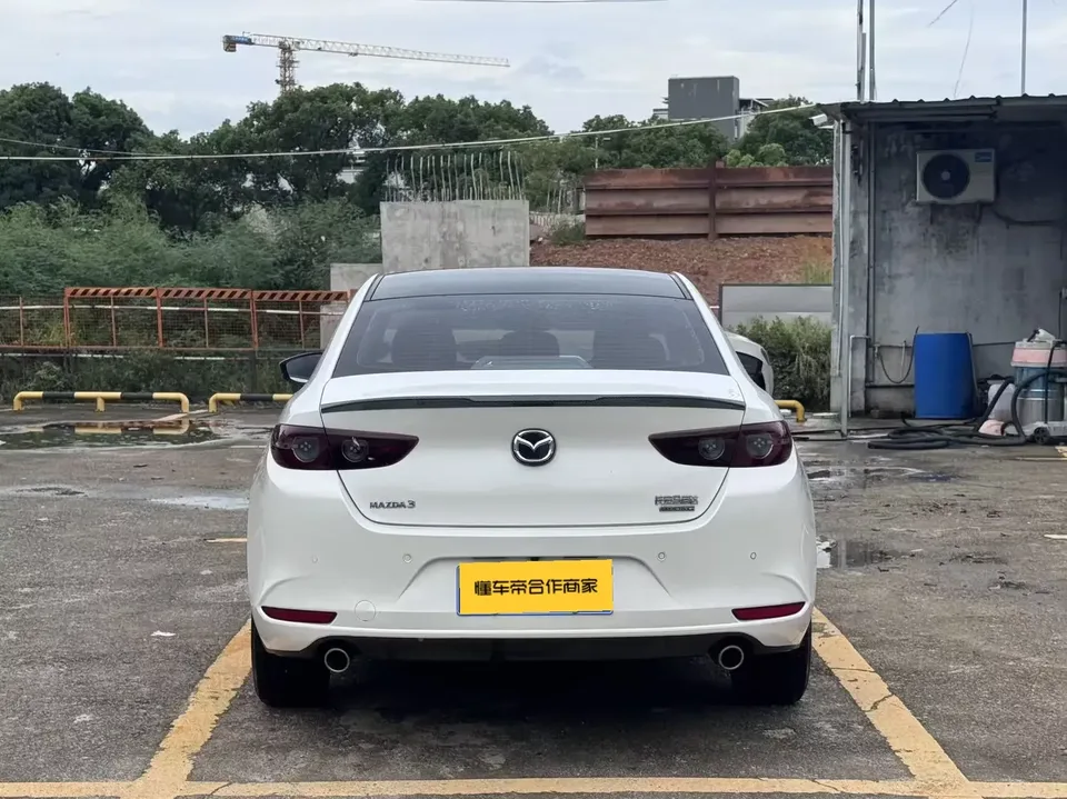 Mazda Axela Mazda3 Angkesela 2023 2.0L Automatic Quality Edition 2023 — thumbnail 2