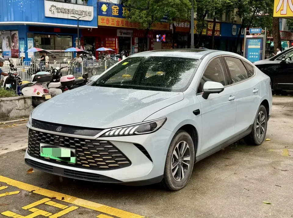 BYD Qin PLUS DM Qin PLUS DM 2025 DM-i 120KM Intelligent Driving Edition 2025 — photo 1, buy with delivery to Moscow