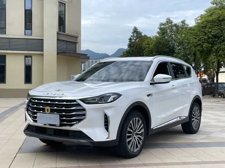 Jetour Jietu X70 PLUS Jietu X70 PLUS 2023 1.5T DCT Brave PLUS 7-seater 2023 — photo 1, buy with delivery to Moscow