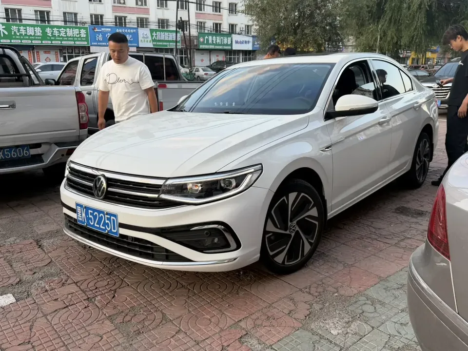 Volkswagen Bora Bora 2023 280TSI DSG Premium Edition 2022 — photo 1, buy with delivery to Moscow