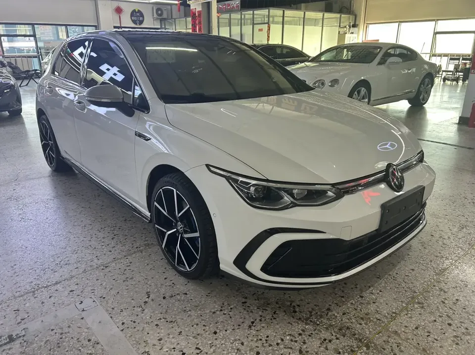 Volkswagen Golf golf 2023 280TSI DSG R-Line facelift 2023 — photo 1, buy with delivery to Moscow