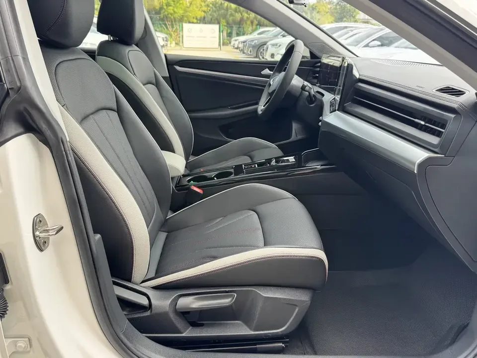Volkswagen Lamando Lingdu 2022 Lingdu L 280TSI DSG Hot Edition 2023 — thumbnail 5