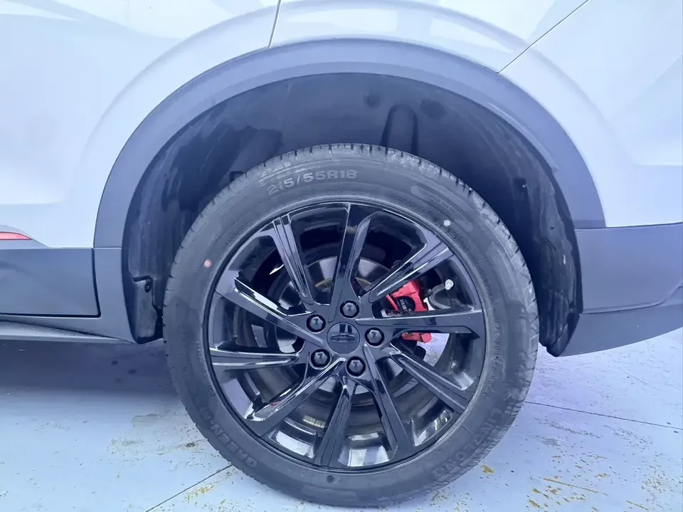Geely Coolray SX11 Binyue 2021 240T DCT Platinum Edition 2022 — thumbnail 3