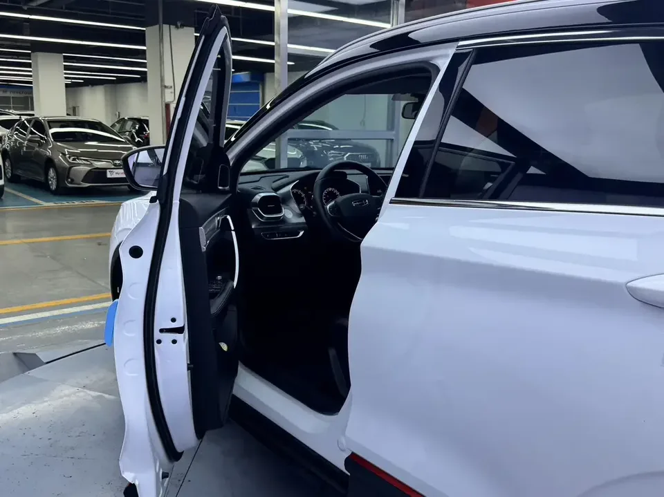 Geely Coolray SX11 Binyue 2021 240T DCT Platinum Edition 2022 — thumbnail 4