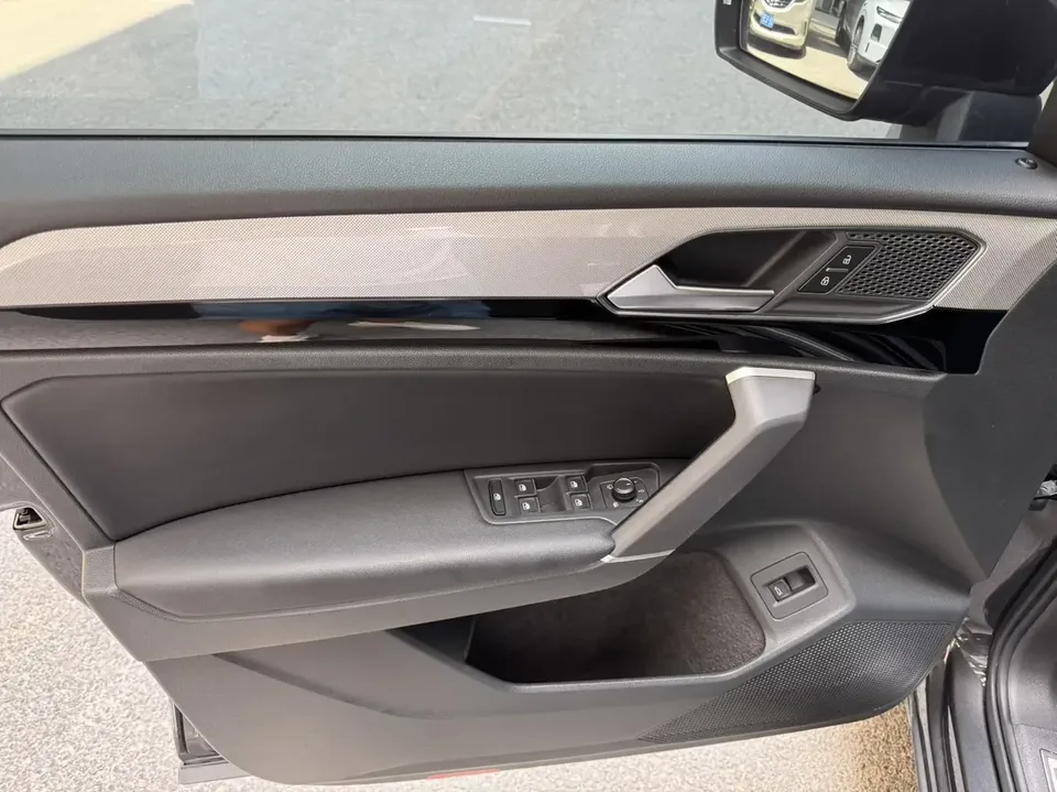 Volkswagen Tayron Tanyue 2022 280TSI 2WD Luxury Smart Edition 2022 — thumbnail 3