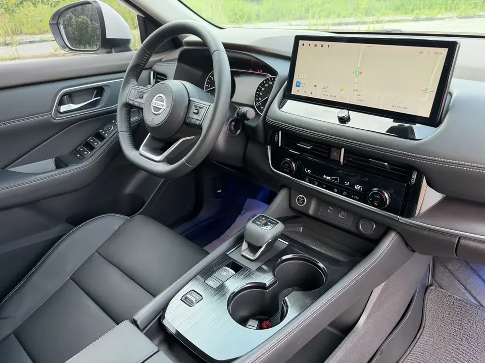 Nissan X-Trail Qijun 2021 VC-Turbo 300 CVT 2WD Deluxe Edition 2023 — thumbnail 3