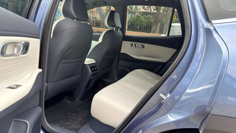 Geely Galaxy Starship 7 EM-i Galaxy Starship 7 EM-i 2025 120KM Pilot Edition 2025 — миниатюра 3