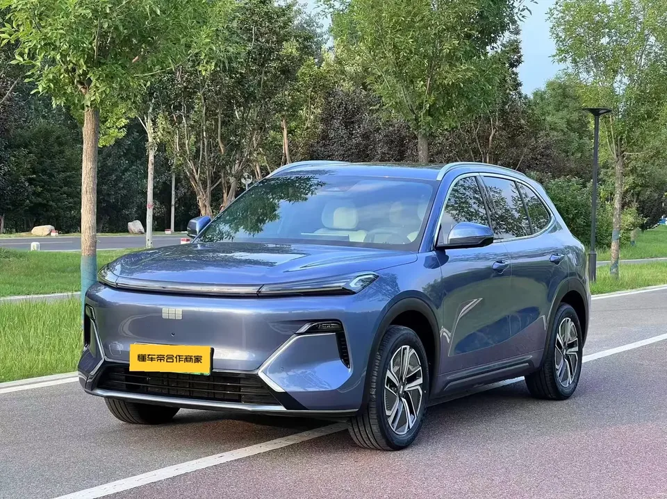 Geely Galaxy Starship 7 EM-i Galaxy Starship 7 EM-i 2025 120KM Exploration+ 2025 — photo 1, buy with delivery to Moscow