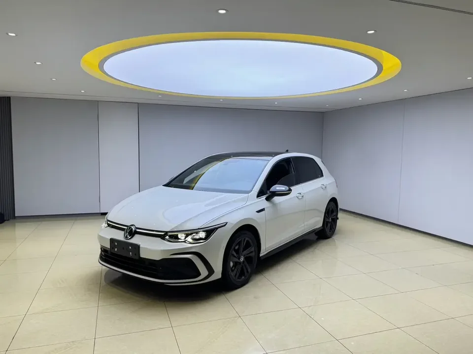 Volkswagen Golf golf 2023 280TSI DSG R-Line 2022 — photo 1, buy with delivery to Moscow