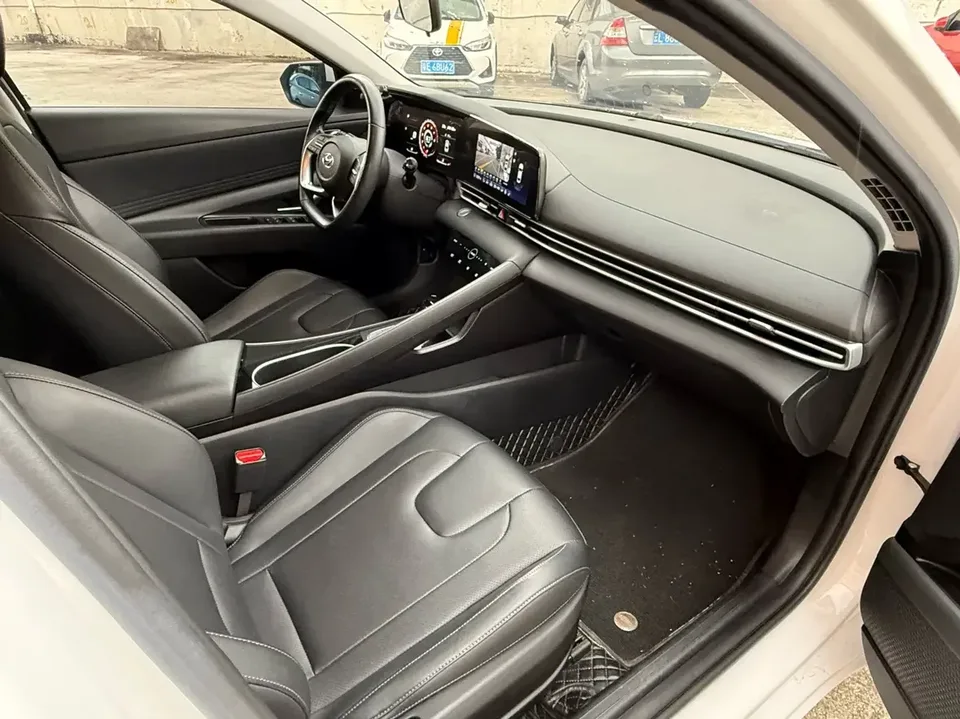 Hyundai Elantra Elantra 2021 1.5L CVT LUX Premium Edition 2022 — thumbnail 4