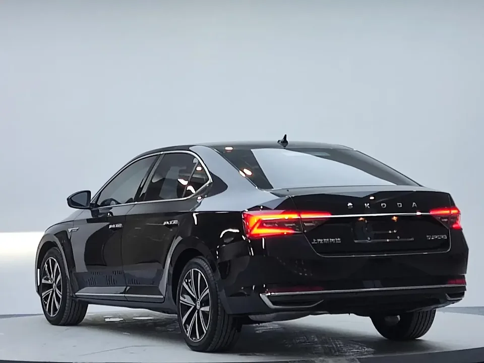 Skoda Superb Speedy 2024 TSI280 DSG Premium Edition 2024 — миниатюра 2