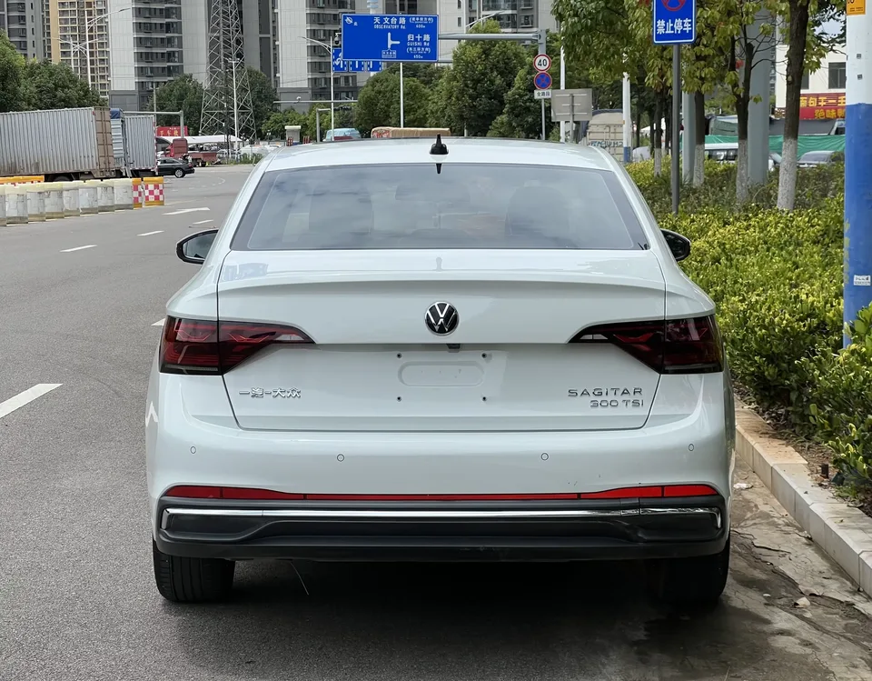 Volkswagen Sagitar Sagitar 2024 300TSI DSG Flying Edition 2024 — thumbnail 2