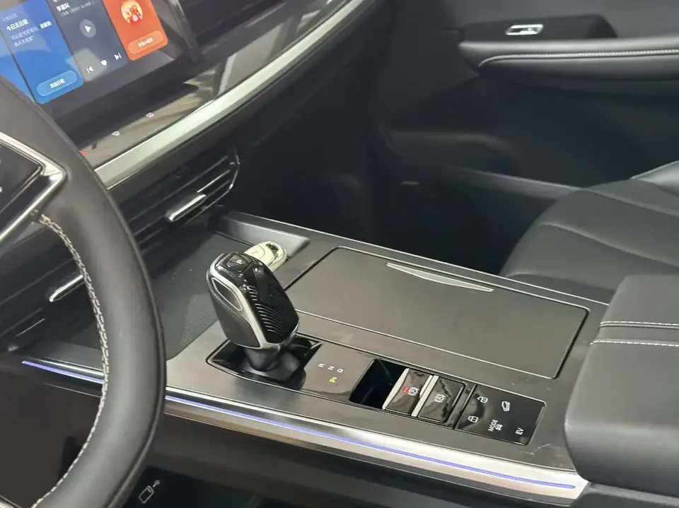 Roewe RX5 eMAX Roewe RX5 eMAX 2022 PHEV 2022 — thumbnail 4