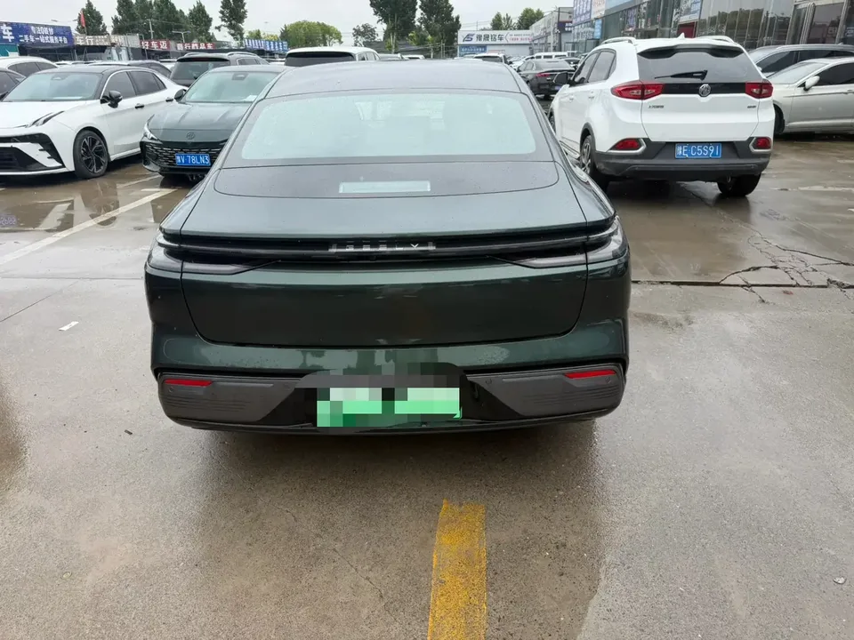 Geely Galaxy Star 8 PHEV Galaxy Star 8 PHEV 2025 130km EM-i Premium Edition 2025 — thumbnail 2