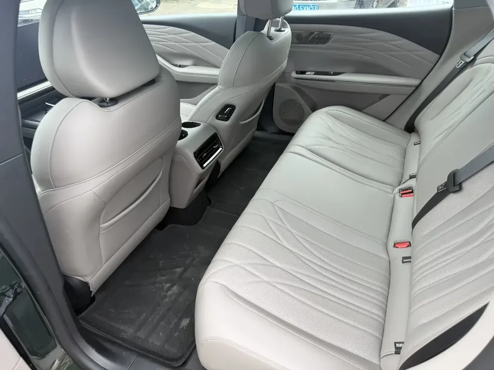 Geely Galaxy Star 8 PHEV Galaxy Star 8 PHEV 2025 130km EM-i Premium Edition 2025 — thumbnail 4