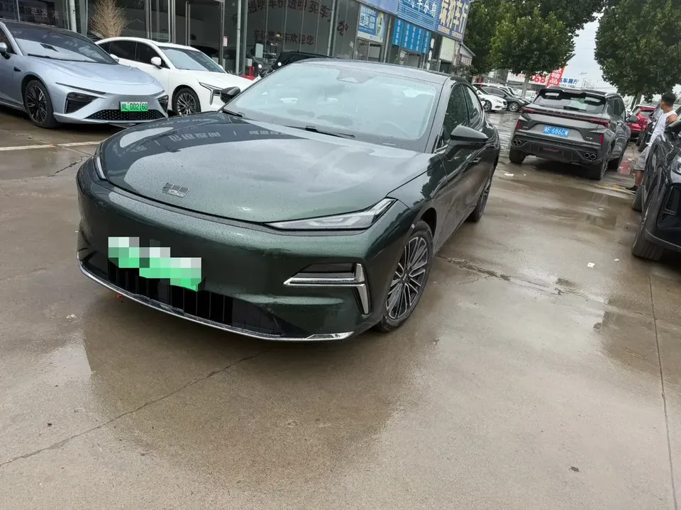 Geely Galaxy Star 8 PHEV Galaxy Star 8 PHEV 2025 130km EM-i Premium Edition 2025 — photo 1, buy with delivery to Moscow