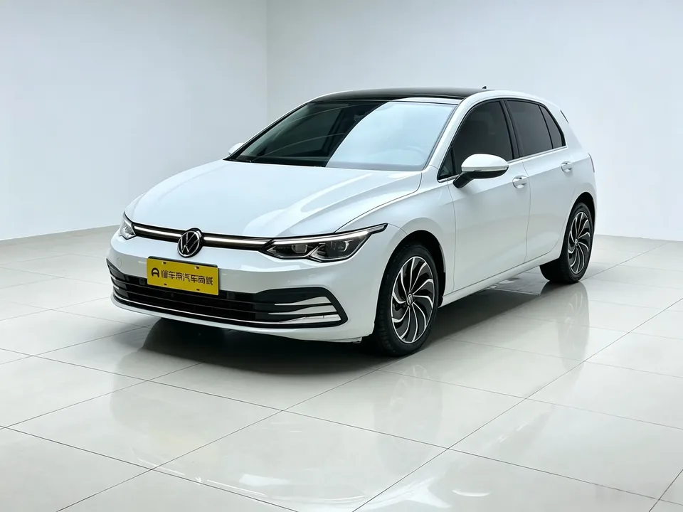Volkswagen Golf golf 2023 280TSI DSG Pro 2023 — photo 1, buy with delivery to Moscow