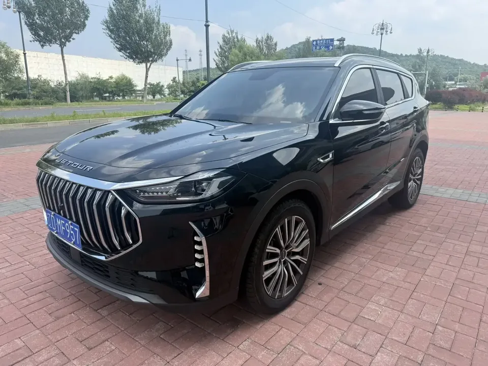 Jetour Jietu X70 PLUS Jietu X70 PLUS 2023 1.5T DCT Brave PLUS 5-seater 2023 — photo 1, buy with delivery to Moscow