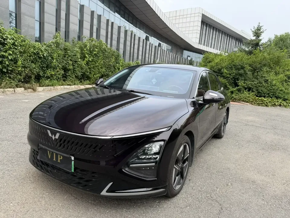 Wuling Starlight PHEV Wuling Starlight PHEV 2023 150 Advanced Version 2024 — photo 1, buy with delivery to Moscow