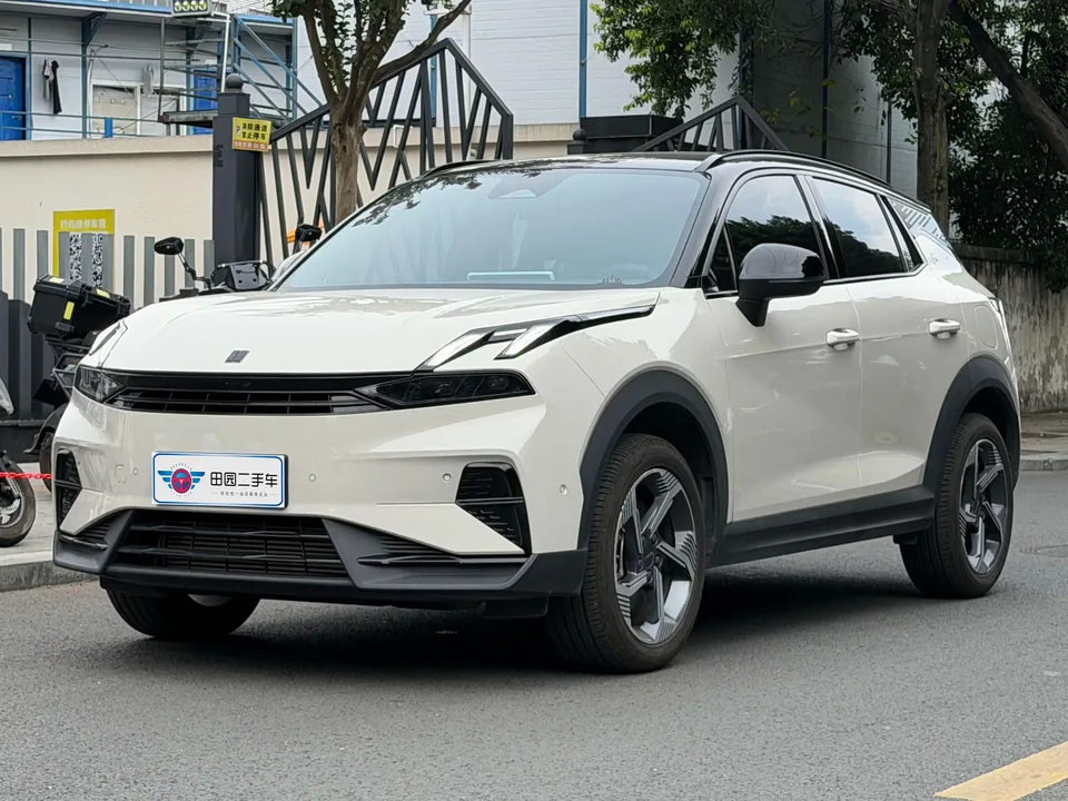 Lynk & Co 06 Lynk & Co 06 2025 Renew 1.5T Halo 2025 — photo 1, buy with delivery to Moscow