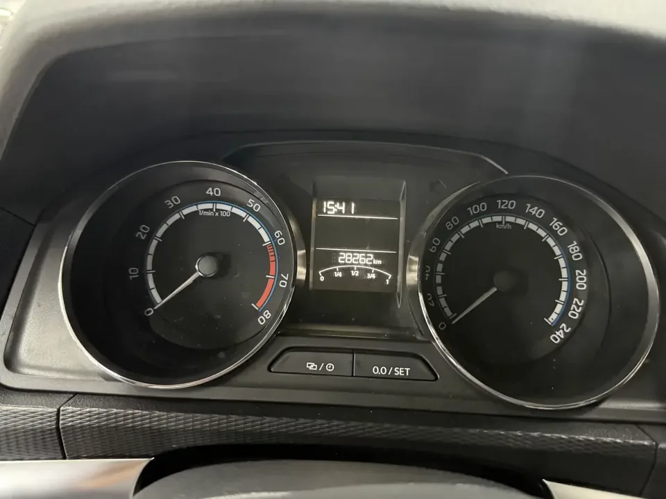 Skoda Comek Comek 2023 Modified 1.5L Automatic Comfort Edition 2023 — thumbnail 3