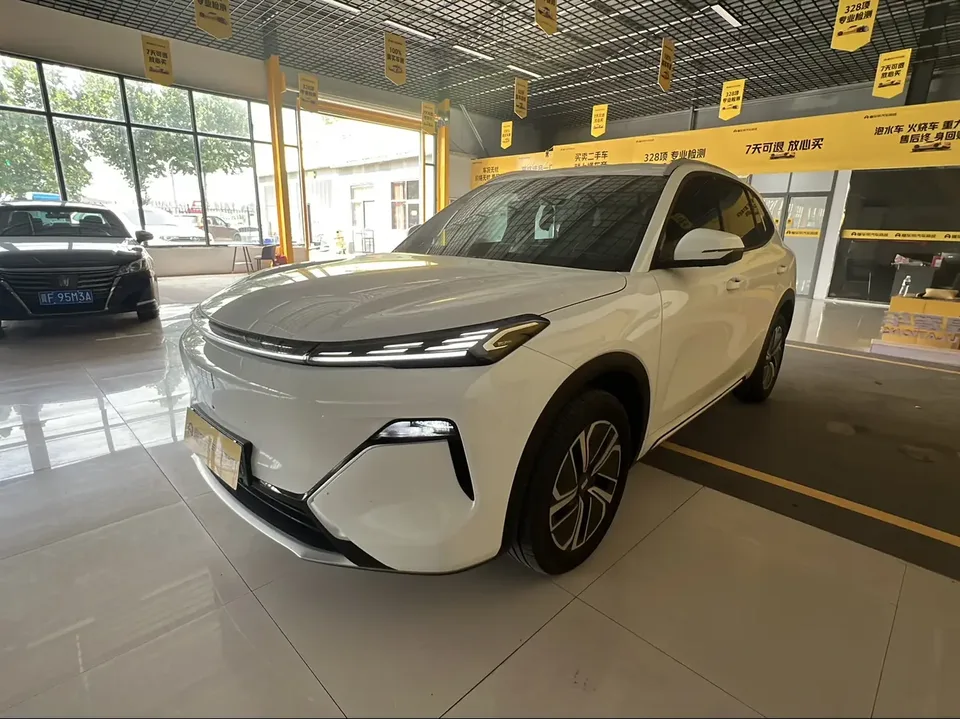 Geely Galaxy Starship 7 EM-i Galaxy Starship 7 EM-i 2025 55KM Departure Edition 2025 — photo 1, buy with delivery to Moscow