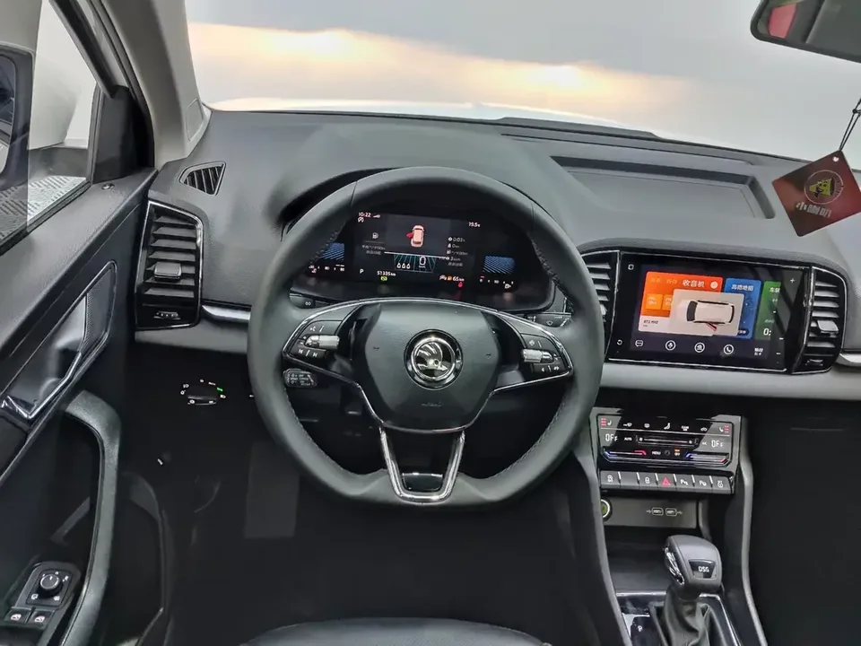 Skoda Karoq Korok 2022 TSI280 Luxury Edition 2023 — миниатюра 5