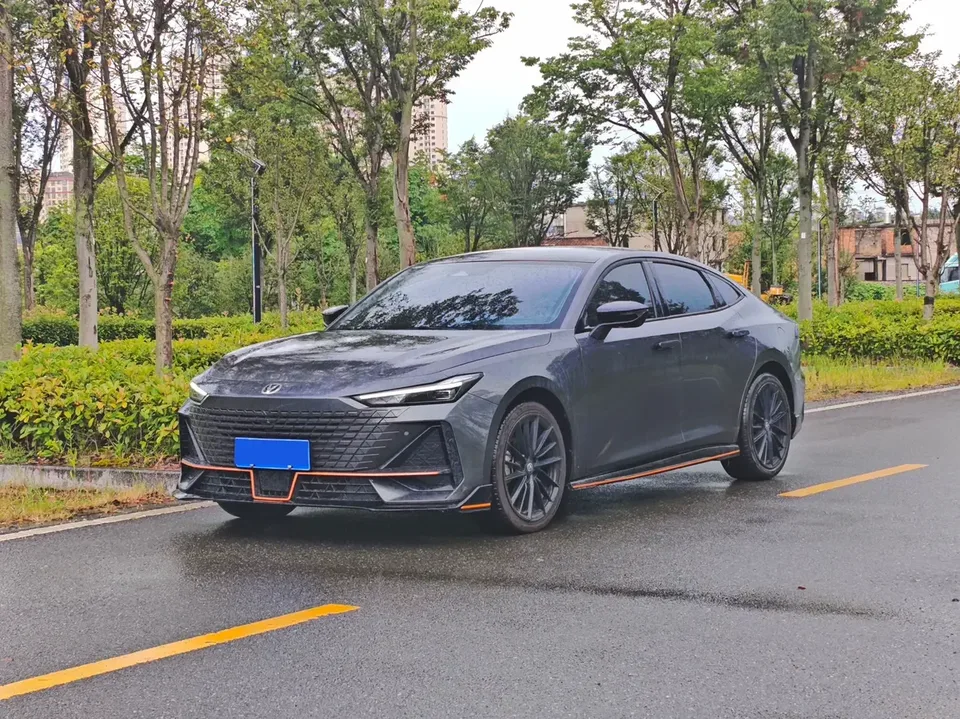 Changan UNI-V Changan UNI-V 2023 1.5T Sports Edition 2023 — photo 1, buy with delivery to Moscow