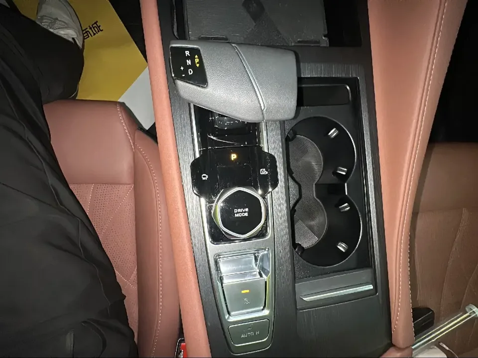 Changan CS75PLUS Changan CS75 PLUS 2024 The third generation champion version 1.5T automatic intelligent driving strong navigation 2024 — thumbnail 3