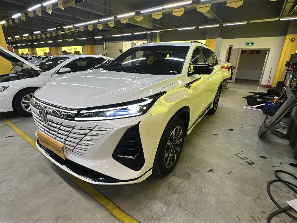 Changan CS75PLUS Changan CS75 PLUS 2024 The third generation champion version 1.5T automatic intelligent driving strong navigation 2024 — photo 1, buy with delivery to Moscow