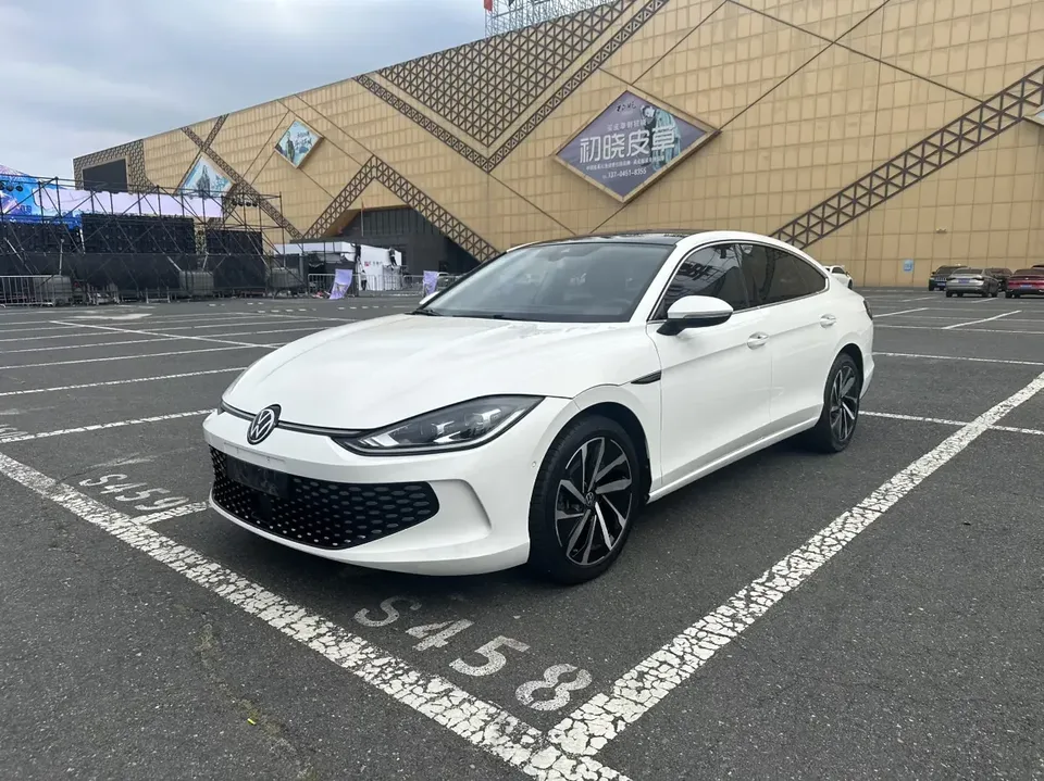 Volkswagen Lamando Lingdu 2022 Lingdu L 280TSI DSG Cool Edition 2023 — photo 1, buy with delivery to Moscow