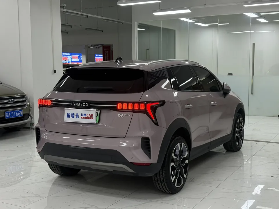 Lynk & Co 06 EM-P Lynk & Co 06 EM-P 2022 Shero Pink Special Edition 2023 — thumbnail 2