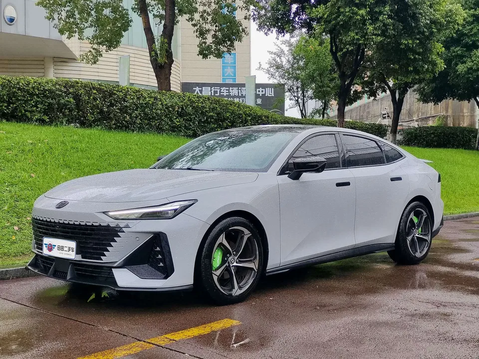 Changan UNI-V Changan UNI-V 2023 1.5T Premium 2023 — photo 1, buy with delivery to Moscow