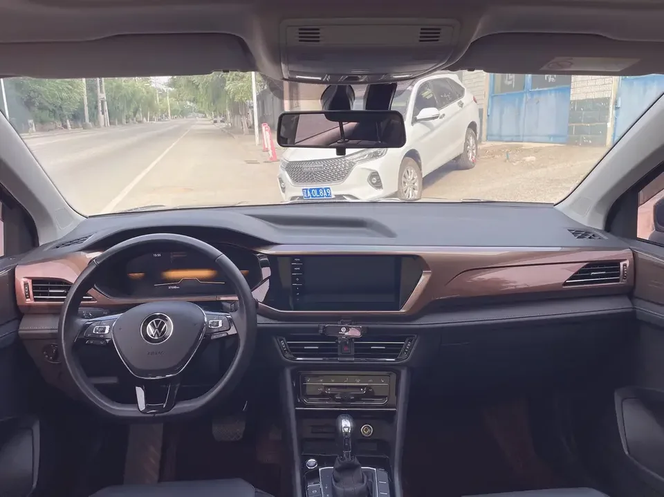 Volkswagen Tharu tuyue 2022 280TSI 2WD Deluxe Edition 2023 — thumbnail 3