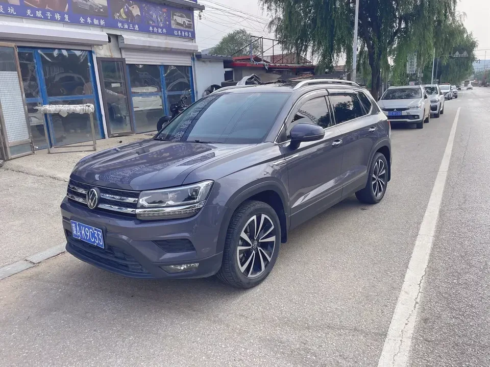 Volkswagen Tharu tuyue 2022 280TSI 2WD Deluxe Edition 2023 — photo 1, buy with delivery to Moscow
