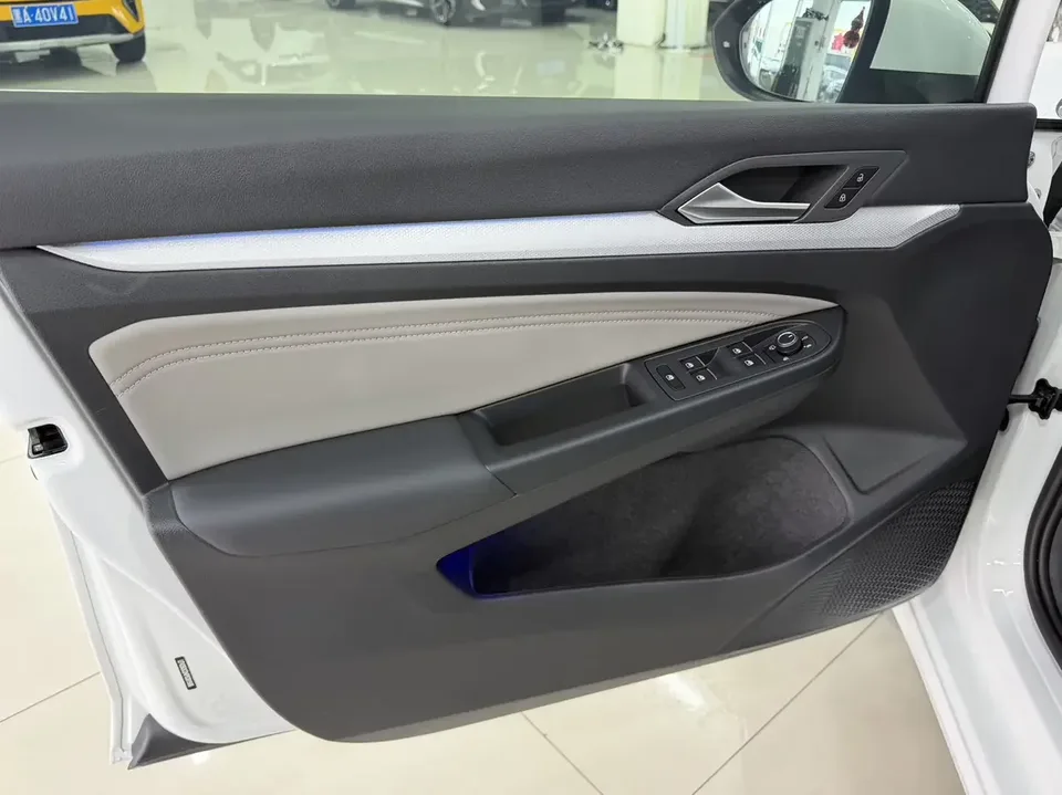 Volkswagen Golf golf 2023 280TSI DSG Pro facelift 2023 — thumbnail 3