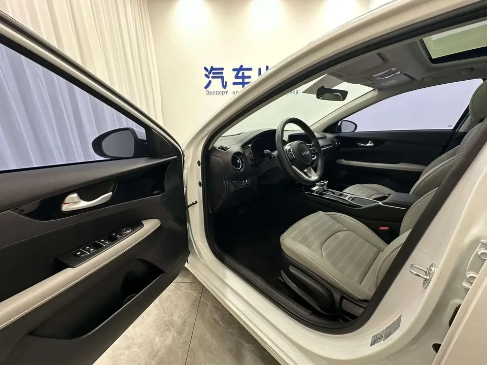 Kia K3 Kia K3 2023 1.5L IVT Deluxe Edition 2023 — thumbnail 5