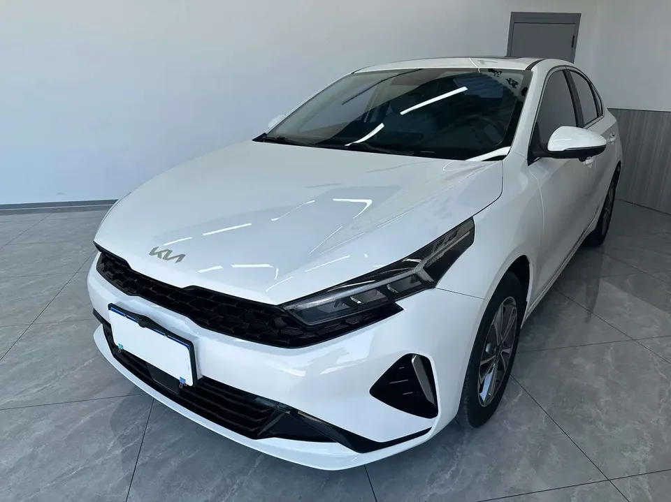 Kia K3 Kia K3 2023 1.5L IVT Deluxe Edition 2023 — photo 1, buy with delivery to Moscow