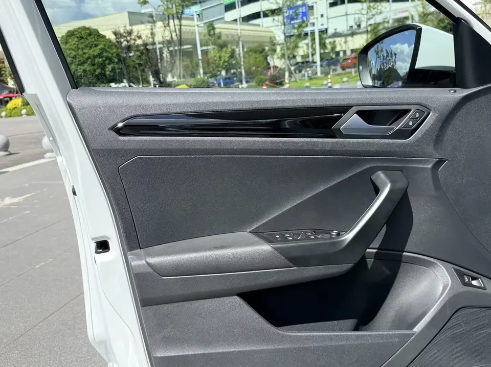 Volkswagen T-Roc TANG 2022 280TSI DSG 2WD Comfort PLUS 2022 — thumbnail 4
